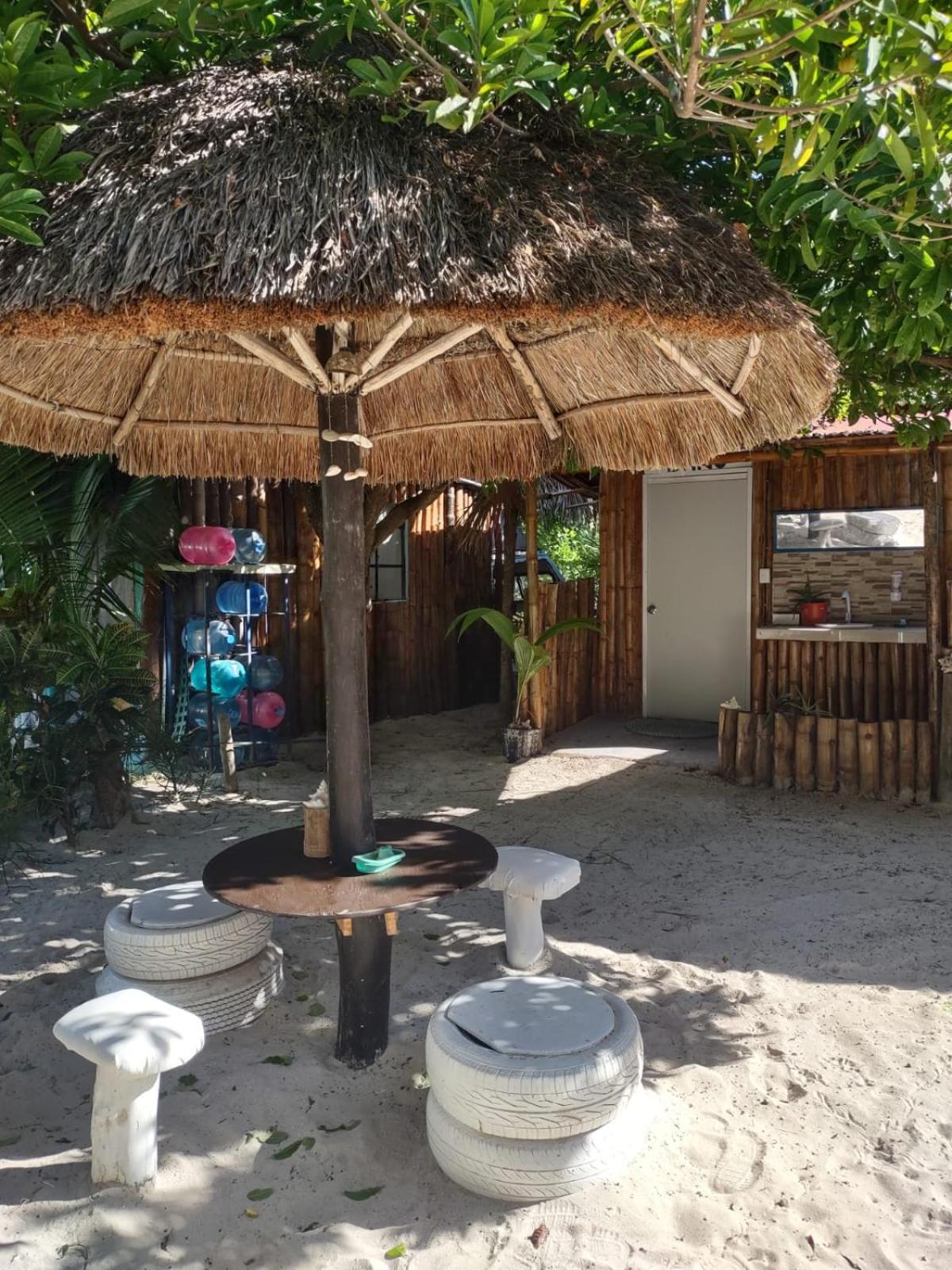Lunazul Eco-Cabana Frente Al Mar มาอาอวล ภายนอก รูปภาพ